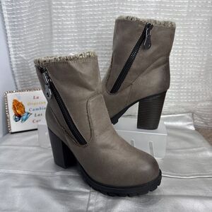 (Q6) Mossimo Supply Co.Boots 8 Target Ankle Booties Heels Zip Browm Sued Women
